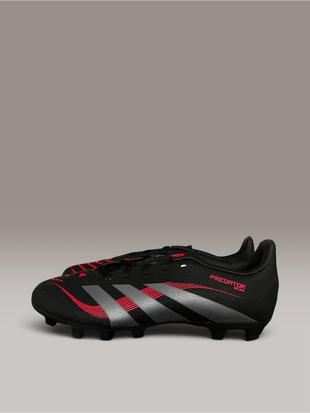 PREDATOR CLUB FG/MG Soccer Cleats Size 6Y Brand New